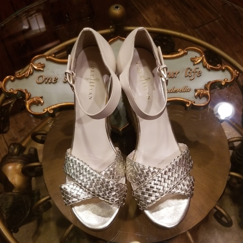 COLE HAAN WEDGE SANDAL SZ 10.5 - Picture 2 of 5